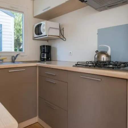 Cosy Cottage Near The Beach In A Holiday Park Knokke-Heist